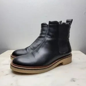 Everlane Boots

Size 7