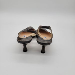 Manolo Blahnik slingback heels

Size 37